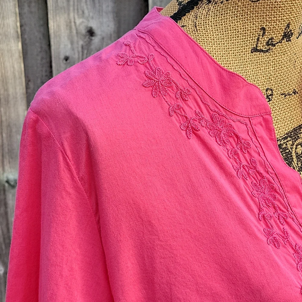 Liz Lange 100% Cotton Embroidered Maternity Top
